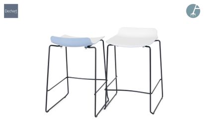 null WIESNER HAGER Publisher

Set of six bar stools, white on the upper part, and...
