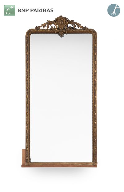 null Important gilded wood mirror, decorated with ribbon knot and foliage; (accidents...