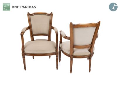 null Pair of cabriolet armchairs in molded and carved natural wood, beige velvet...