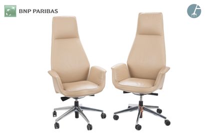 null POLTRONA FRAU Editor,
Pair of executive chairs, 
Metal legs of star shape with...