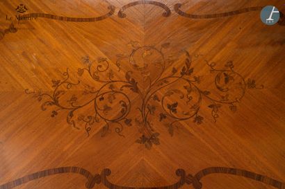 null From the Hotel Le Meurice - Room 415

Natural wood and veneer desk, decorated...