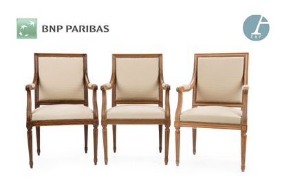 null Set of three armchairs in natural wood molded and carved, back to the queen....