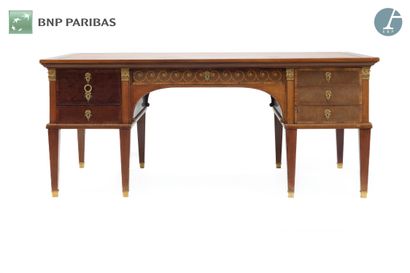 null Large mahogany pedestal desk, opening to six drawers in front and resting on...