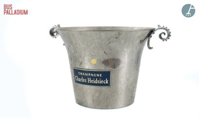 null From the Palladium Bus

Champagne bucket in silver plated metal

Brand Charles...