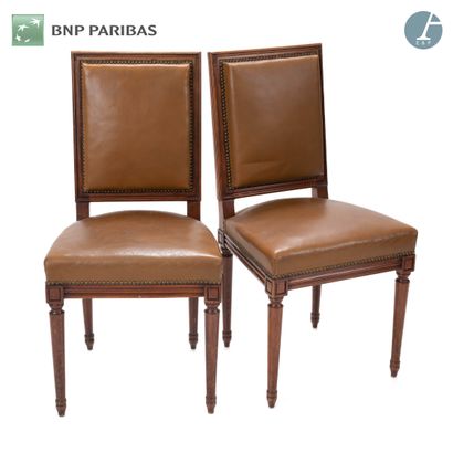null Pair of chairs in natural wood molded and carved stained mahogany. The upholstery...