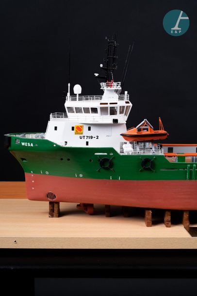 Maquette offshore Model of the Wesa (offshore) under Plexiglas display case and wooden...