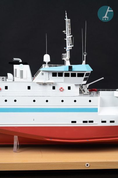 Maquette d’un bateau de pêche Model of the fishing vessel AZIMINA Port aux Français,...