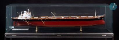 Belle Maquette de minéralier Beautiful model of the Cetra Vela Dunkirk, an ore carrier...
