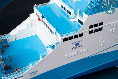 Maquette d’un ferry Maquette du Piana, ferry de la Méridionale. Navire RO-RO Passenger...