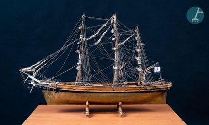 Maquette Modern wooden model of a three-masted "Sark Cutty". 
Accidents and misses....