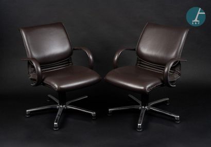 HAWORTH HAWORTH Modèle COMFORTO, 
Lot de 2 fauteuils en métal chromé et cuir marron...