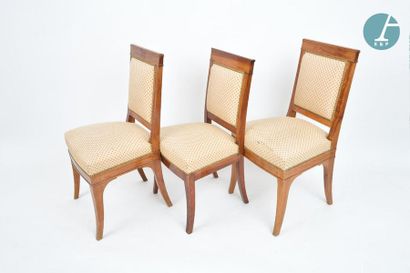 En provenance du siège de la Région Île-de-France Thirteen natural wood chairs. 

Seat...