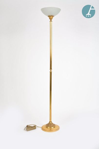 En provenance du siège de la Région Île-de-France Floor lamp in gilt bronze.Height...