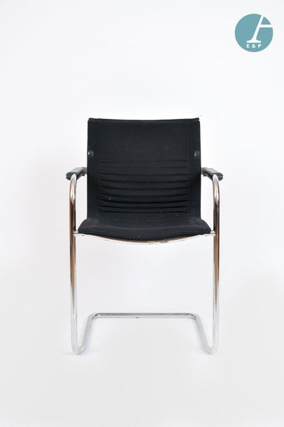En provenance du siège de la Région Île-de-France Three black fabric chairs, 

Chrome-plated...