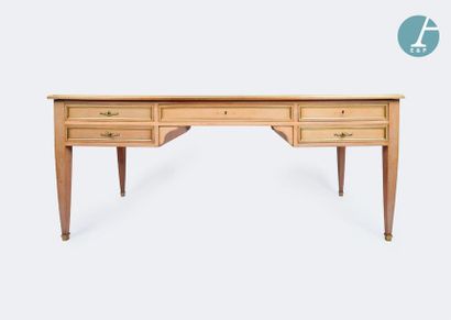 En provenance du siège de la Région Île-de-France Flat desk in natural wood (mahogany...