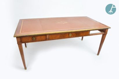 En provenance du siège de la Région Île-de-France Rectangular table in natural wood...
