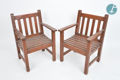 En provenance du siège de la Région Île-de-France Ten exotic wood garden chairs.
Height:...