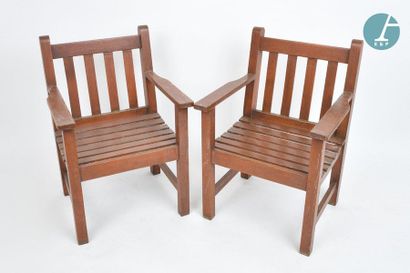 En provenance du siège de la Région Île-de-France Ten exotic wood garden chairs.
Height:...