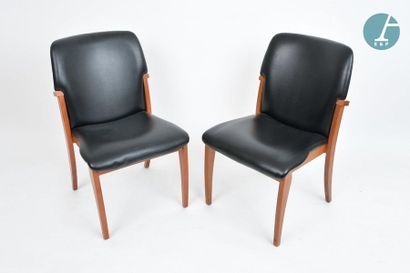 En provenance du siège de la Région Île-de-France Six chairs (two different models)...