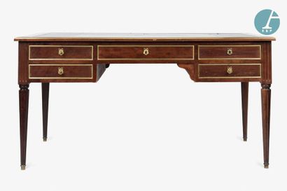En provenance du siège de la Région Île-de-France Moulded and carved mahogany desk,...