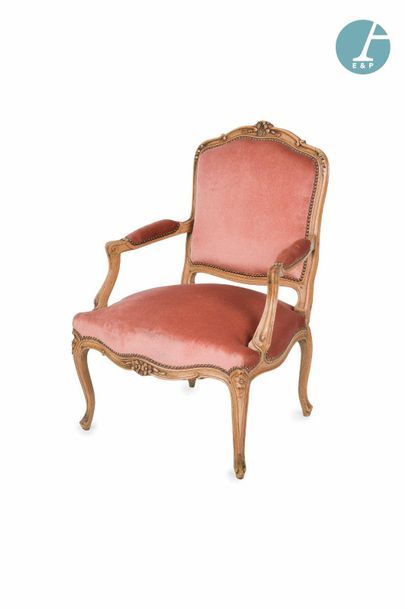 En provenance du siège de la Région Île-de-France Pair of armchairs in moulded and...