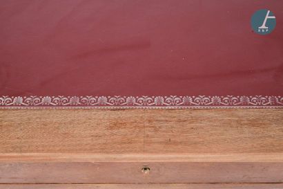 En provenance du siège de la Région Île-de-France Natural wood desk, red leather...