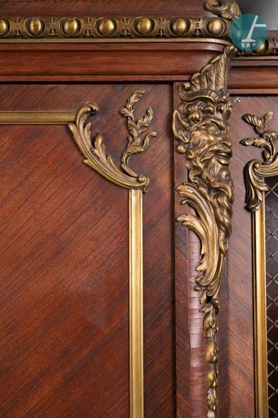 En provenance du siège de la Région Île-de-France Cabinet in natural wood and veneer,...