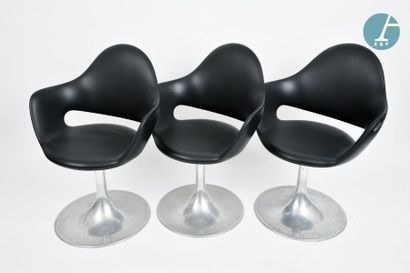 En provenance du siège de la Région Île-de-France Three black armchairs with metal...
