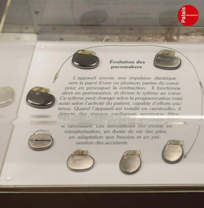 En provenance du Palais de la Découverte Set of six pacemakers to show the evolution...