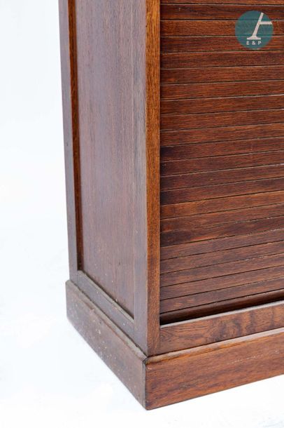 En provenance de l'ancien siège de la banque LAZARD Storage cabinet in natural wood,...
