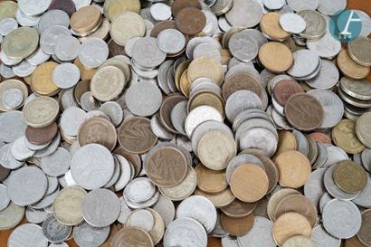 En provenance de l'ancien siège de la banque LAZARD Batch of various coins (pesetas,...