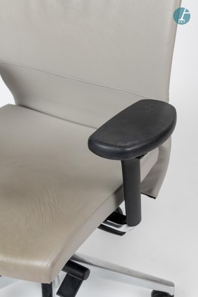 En provenance du siège d'un groupe industriel international Fauteuil de bureau ergonomique...