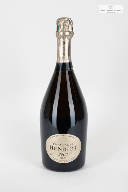 En provenance de l'Hôtel Saint James Albany HENRIOT champagne brut 2000, 4 boute...