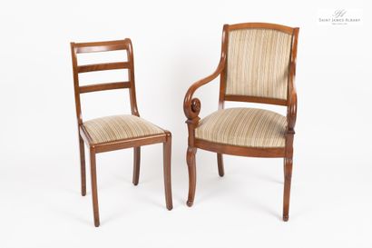En provenance de l'Hôtel Saint James Albany 
Un fauteuil et une chaise en bois naturel,...