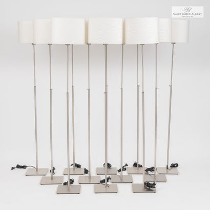 En provenance de l'Hôtel Saint James Albany IKEA, lot de douze lampadaires, en métal....