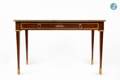 null 
From a prestigious Parisian Palace 


Flat desk in natural wood and veneer,...