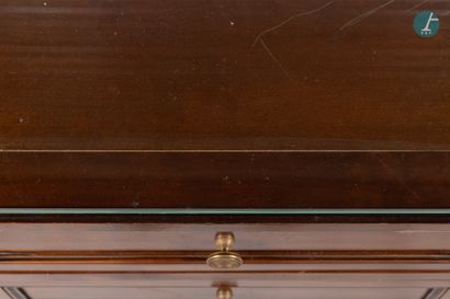 En provenance d'un prestigieux Palace parisien 
Rustic natural wood chest of drawers,...