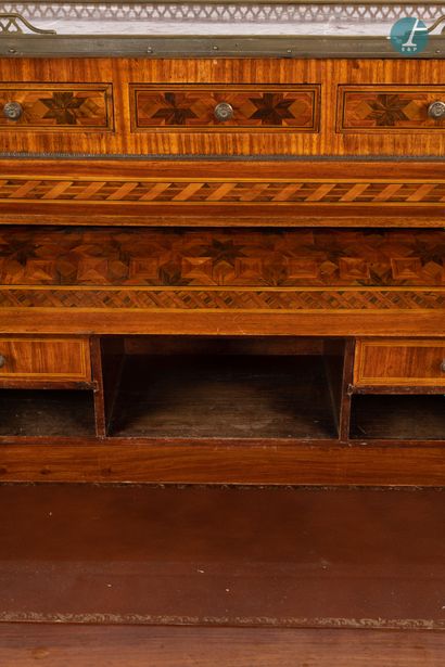 null 
From a prestigious Parisian Palace 
﻿﻿﻿
Cylinder desk in natural wood and veneer,...