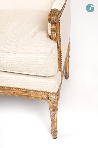 null 
From a prestigious Parisian Palace 
﻿﻿
Moulded, carved and gilded wooden sofa...