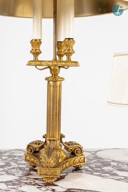 En provenance d'un prestigieux Palace parisien 
Set of two lamps :

- one in chased...