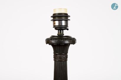 En provenance d'un prestigieux Palace parisien 
Pair of bronze lamp bases with black...