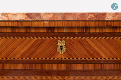 null 
From a prestigious Parisian Palace 


Veneered wood chest of drawers, chased...