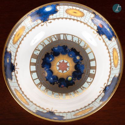 null 
From a prestigious Parisian Palace 


Porcelain compotier "To celebrate the...