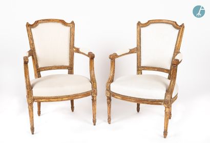 null 
From a prestigious Parisian Palace 


Pair of convertible armchairs in moulded,...