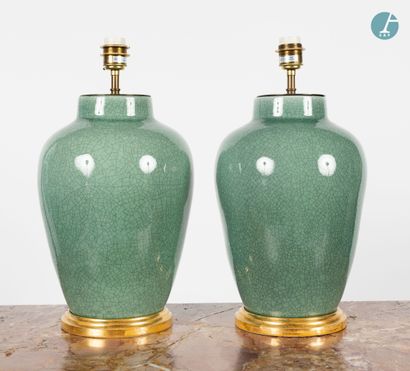 En provenance d'un prestigieux Palace parisien 
Pair of cracked celadon ceramic vases,...