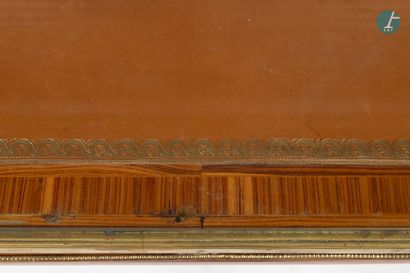 En provenance d'un prestigieux Palace parisien 
Bureau plat en bois naturel et bois...