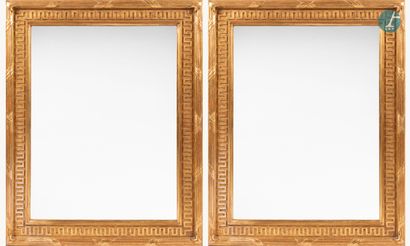 En provenance d'un prestigieux Palace parisien 
Paire de miroirs en bois mouluré,...