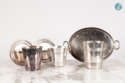 null 
From a prestigious Parisian Palace 


Lot in silver plated metal including:...
