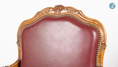 null 
From a prestigious Parisian Palace 


Armchair à la reine, in moulded and carved...