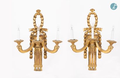 null 
From a prestigious Parisian Palace 


Pair of moulded, carved and gilded wood...